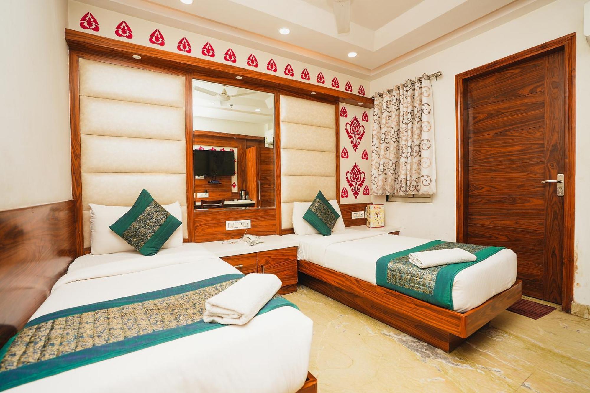 Hotel Kabir Palace Karol Bagh Нью-Дели Экстерьер фото