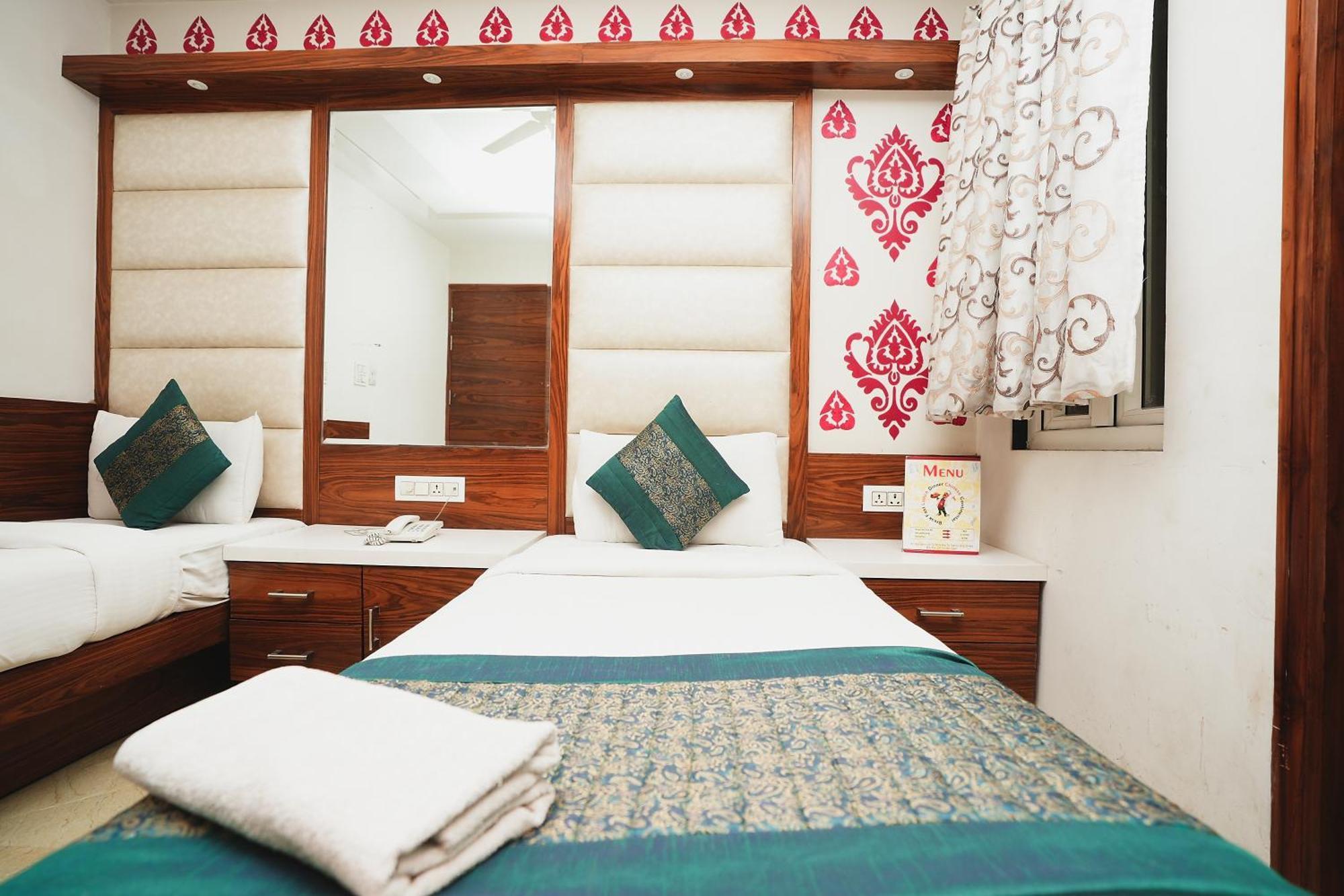 Hotel Kabir Palace Karol Bagh Нью-Дели Экстерьер фото