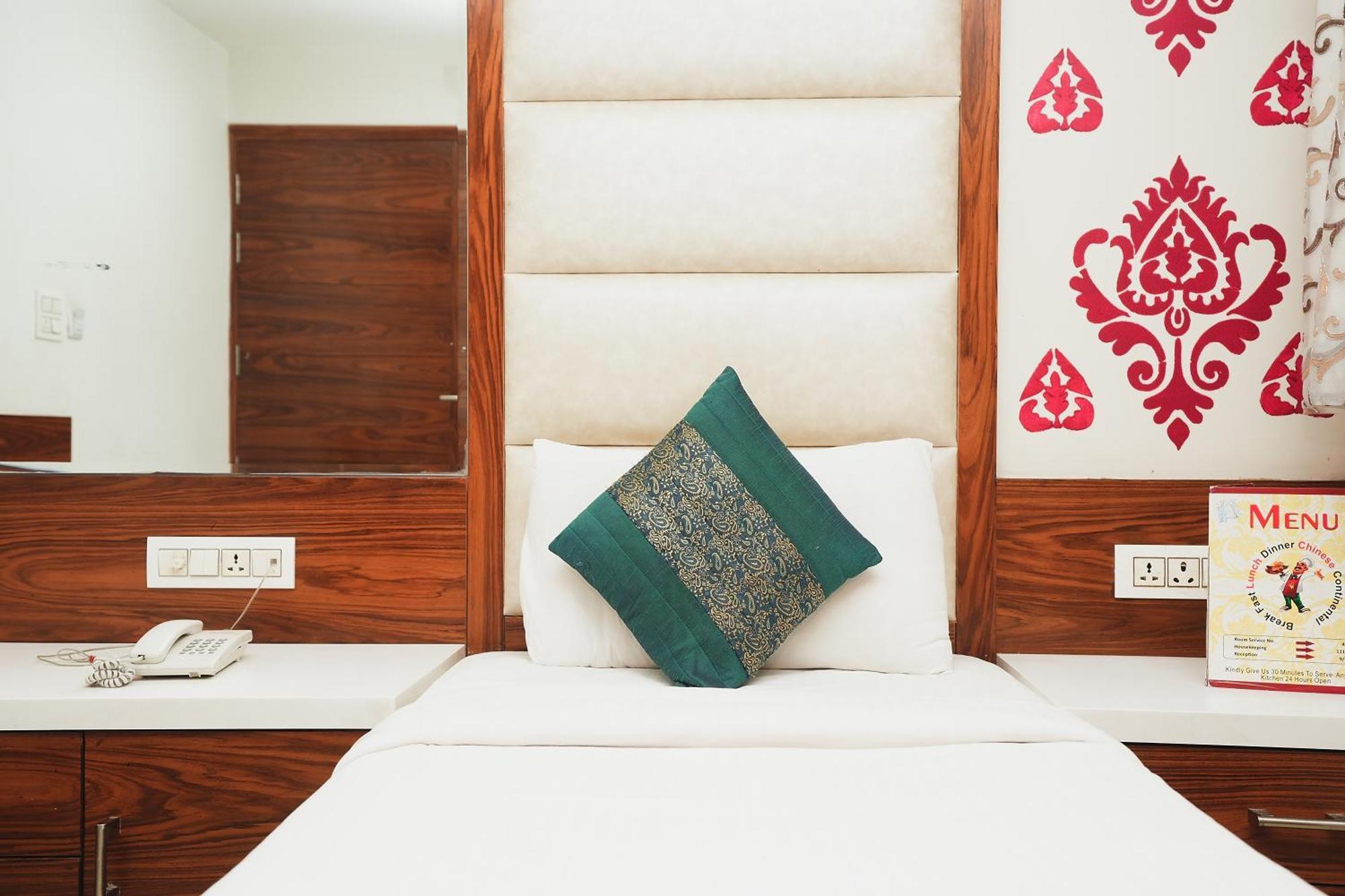 Hotel Kabir Palace Karol Bagh Нью-Дели Экстерьер фото