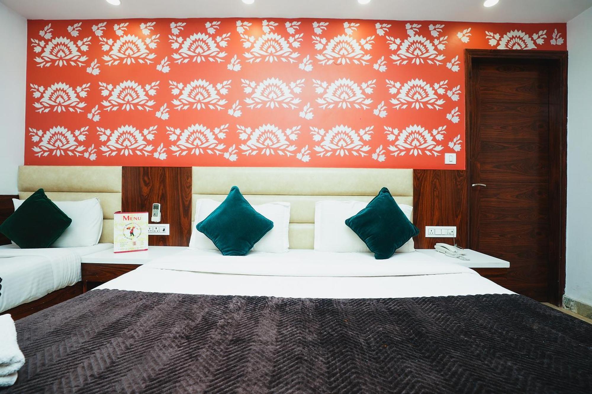 Hotel Kabir Palace Karol Bagh Нью-Дели Экстерьер фото